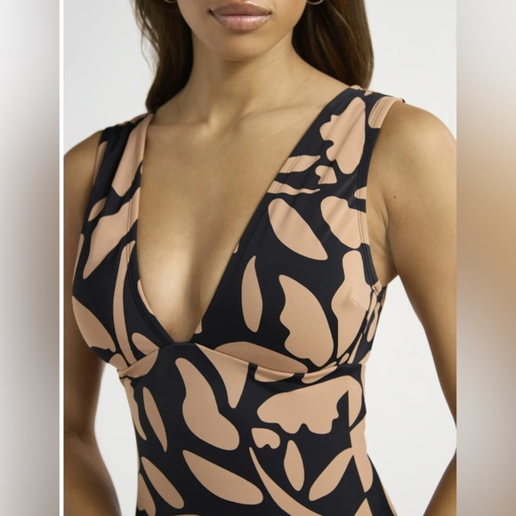 NWOT Sofia Vergara Sofia Carmen Plunge One Piece Bathing Suit - Picture 2 of 7